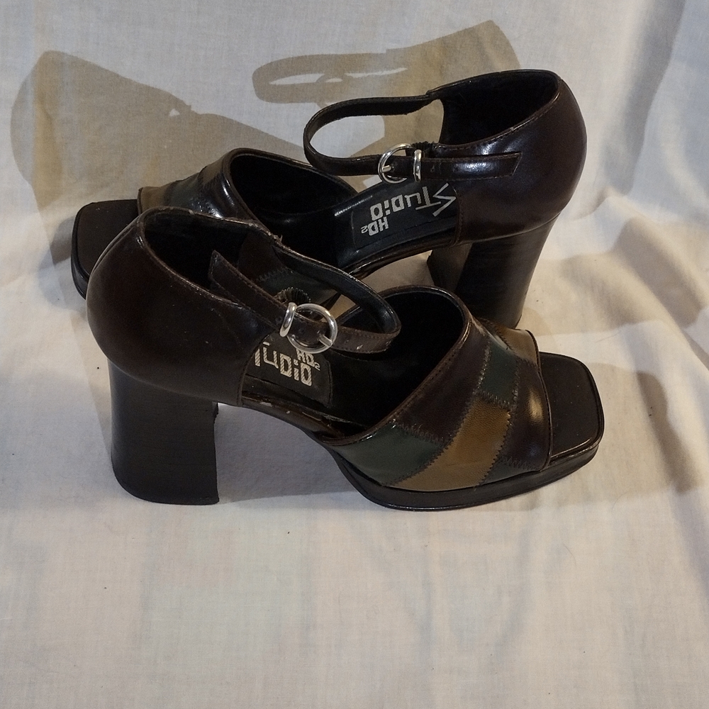 Studio Women's Black and Brown Heels - Picture 9 of 10